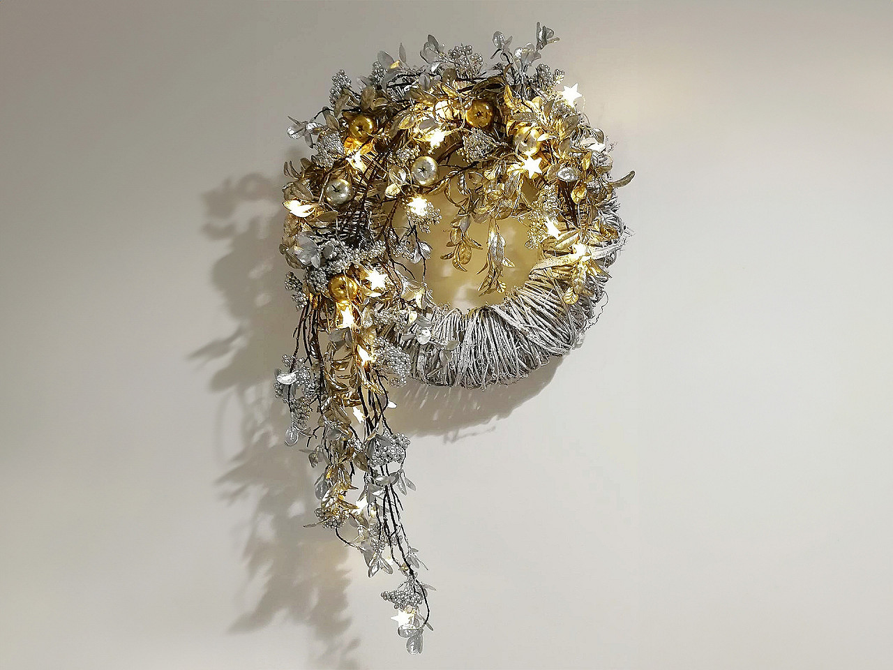 Artificial apples on a metallic wire - Silver (2 Pieces)