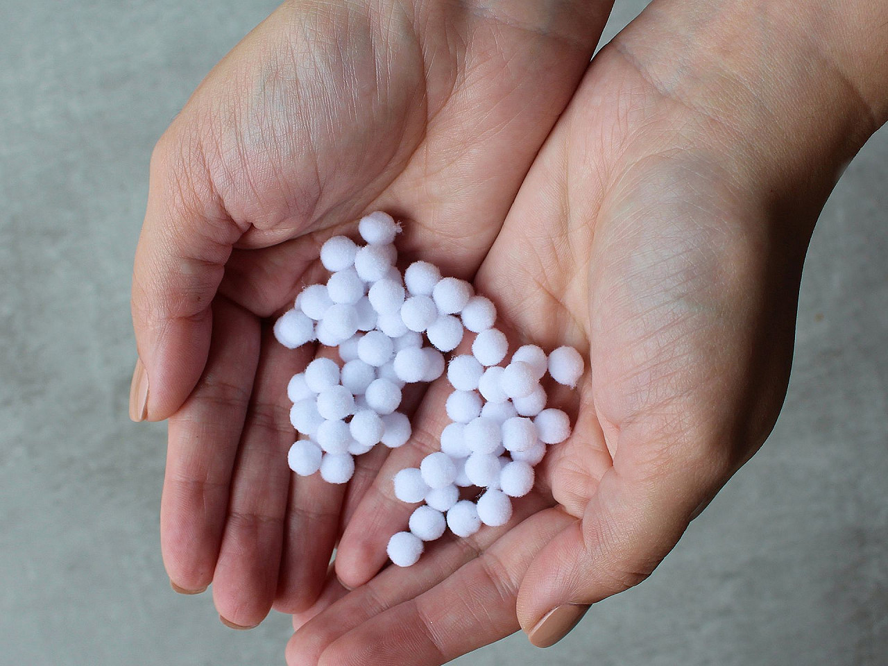 Pom pom mini ø8 mm - White (2000 Pieces)